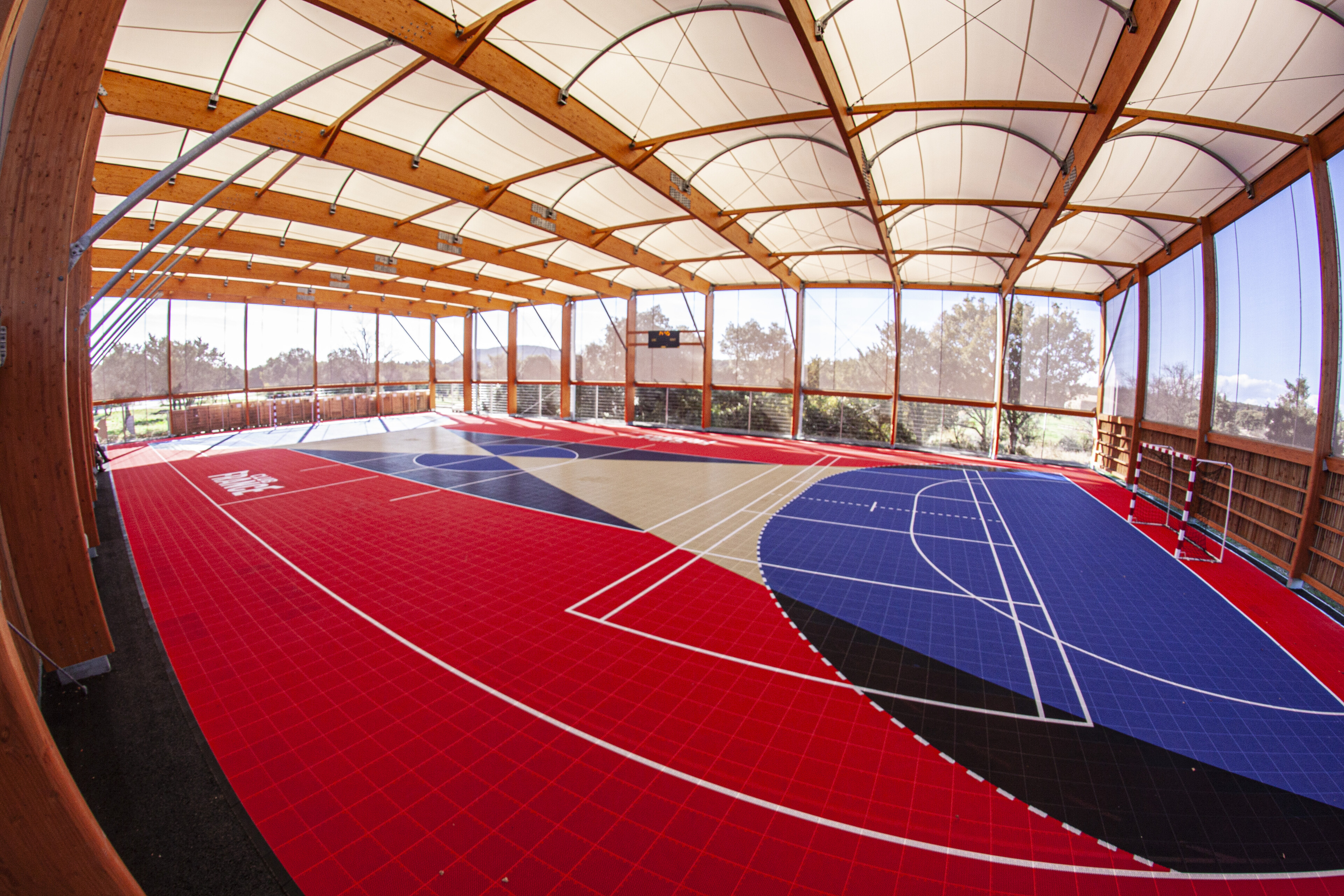 L'image représente l'intérieur du préau sportif et permet d'accéder à la catégorie 